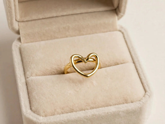 LUVORA golden heart ring in beige velvet box